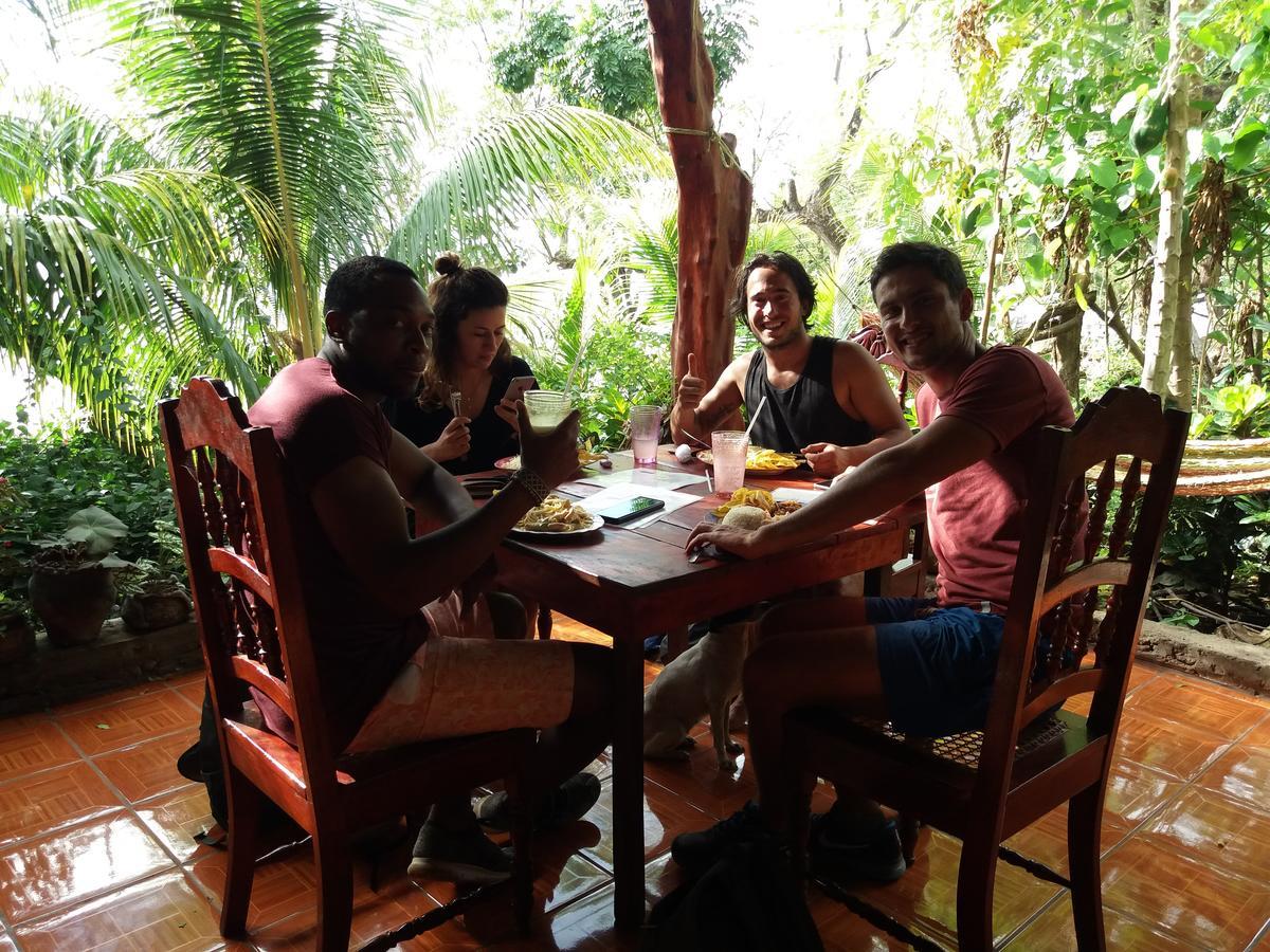 Hostal La Gloria Merida Bagian luar foto