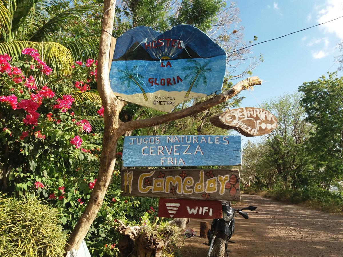 Hostal La Gloria Merida Bagian luar foto